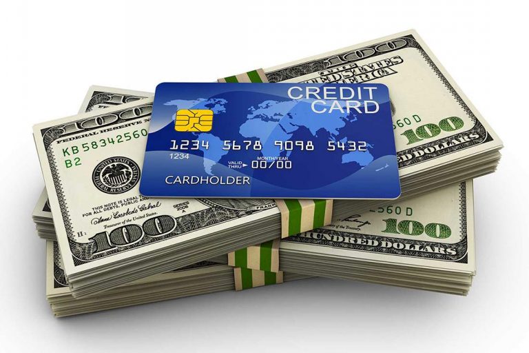 Ngân hàng giám sát hành vi rút tiền mặt từ thẻ tín dụng 